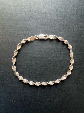 Sterling silver twist chain bracelet